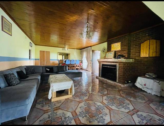 4 BEDROOM HOUSE FOR SALE IN MACKENZIE PARK